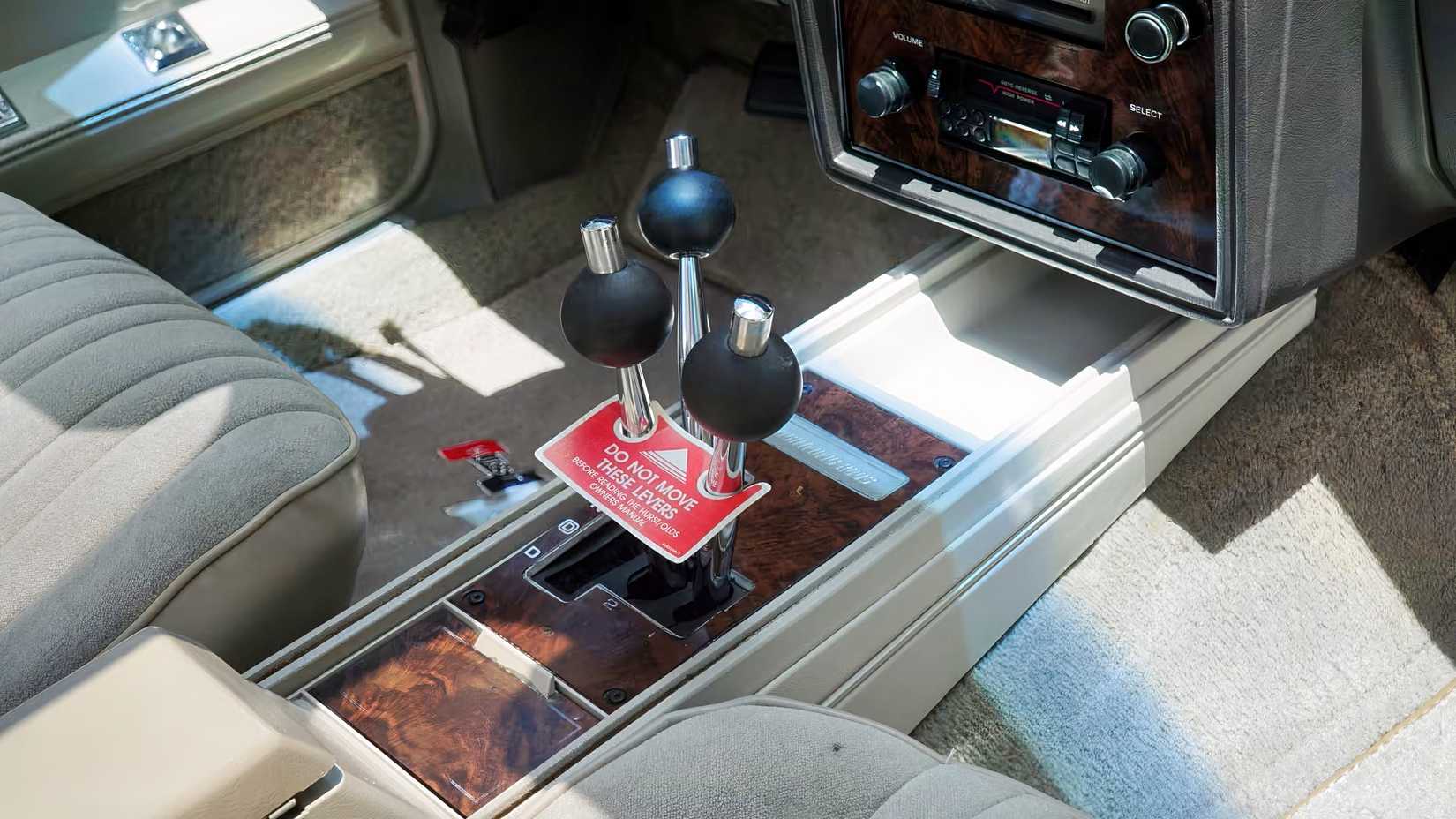 Pára-raios Oldsmobile Hurst 1983