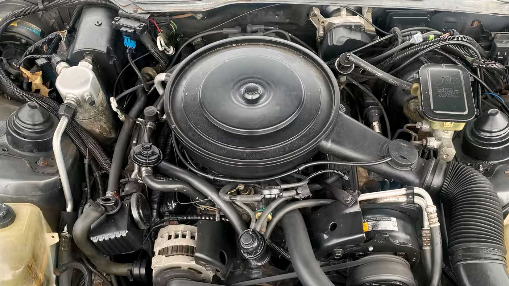 Vista do motor Pontiac Firebird 1987