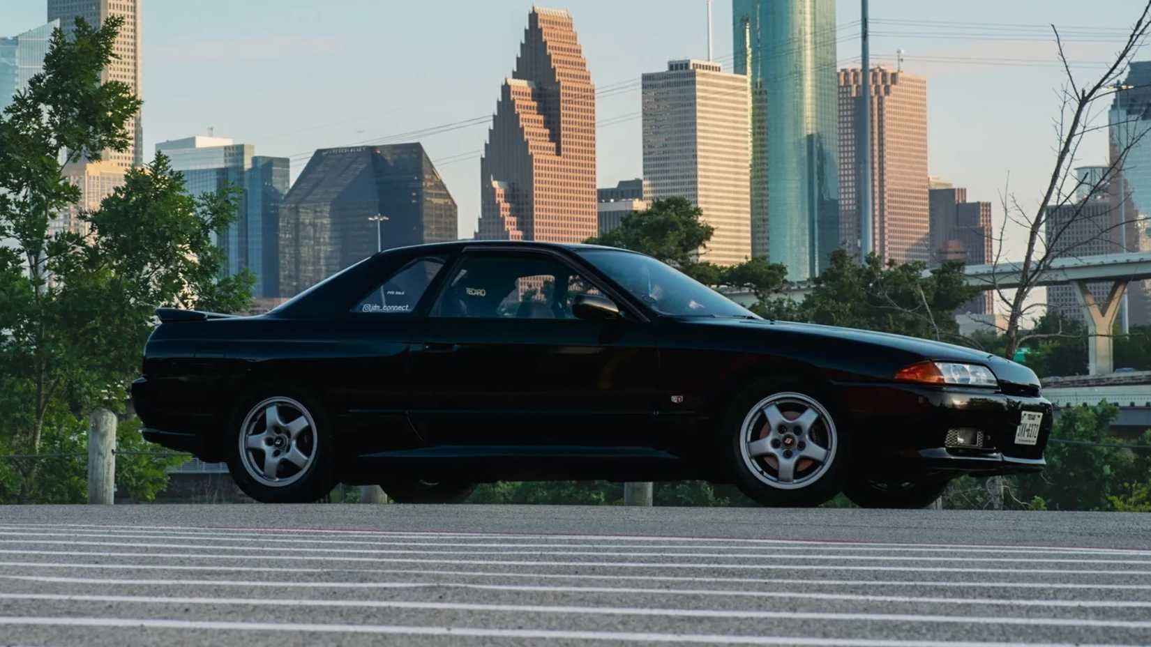 Black 1992 Nissan Skyline GTS-t Type M (2)