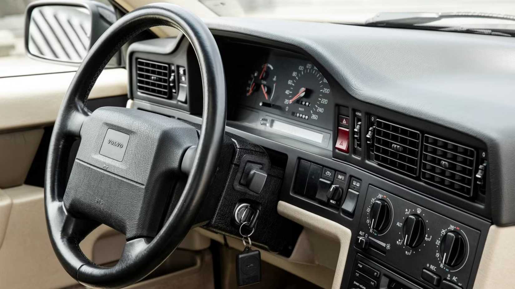 1995 Volvo 850 Turbo Interior