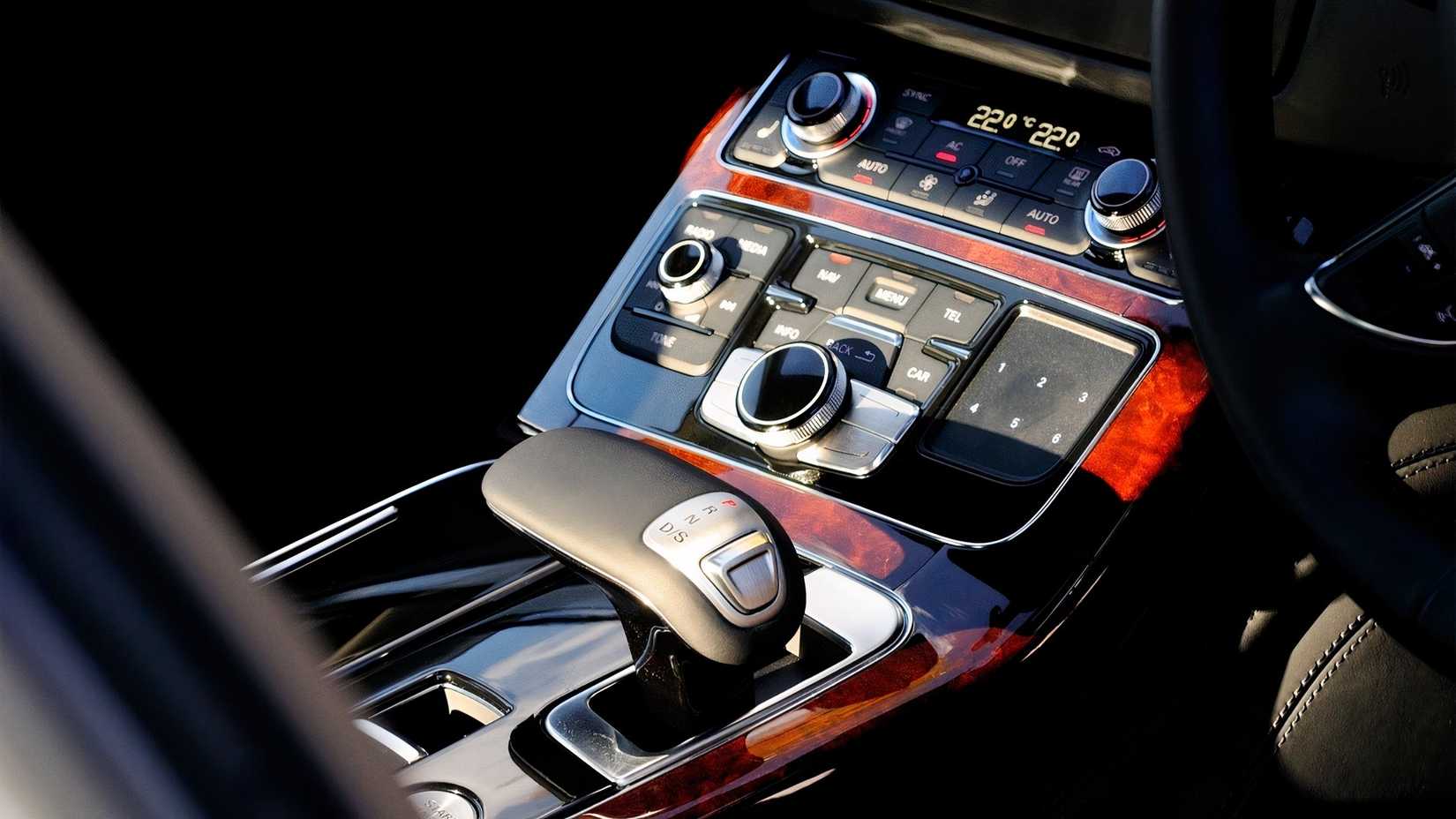 Foto do interior do Audi A8 2012