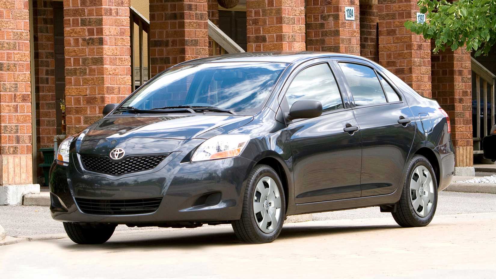 2012 Toyota Yaris Sedan_1