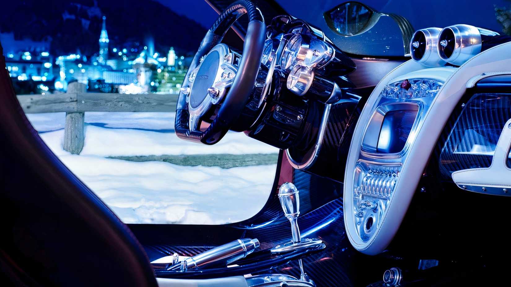 Foto do interior do Pagani Huayra 2020