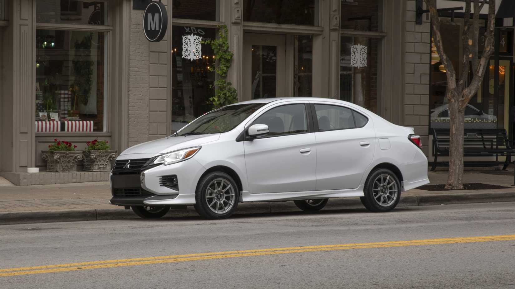 2021 Mitsubishi Mirage G4 front-quarter