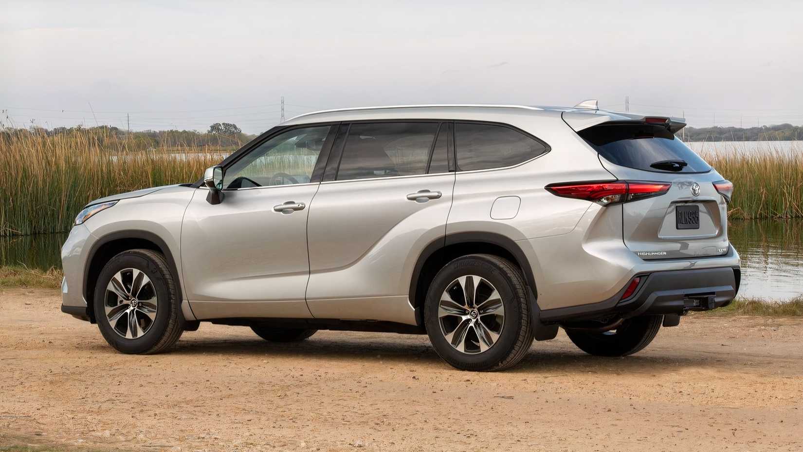 2021 Toyota Highlander rear-quarter