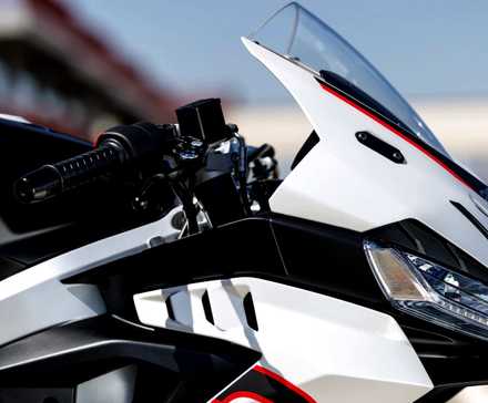 2025 Aprilia RS 457 Branco Detalhe