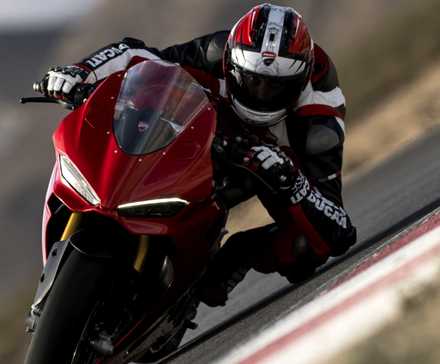 2025 Ducati Panigale V2 S cotovelo para baixo, close-up