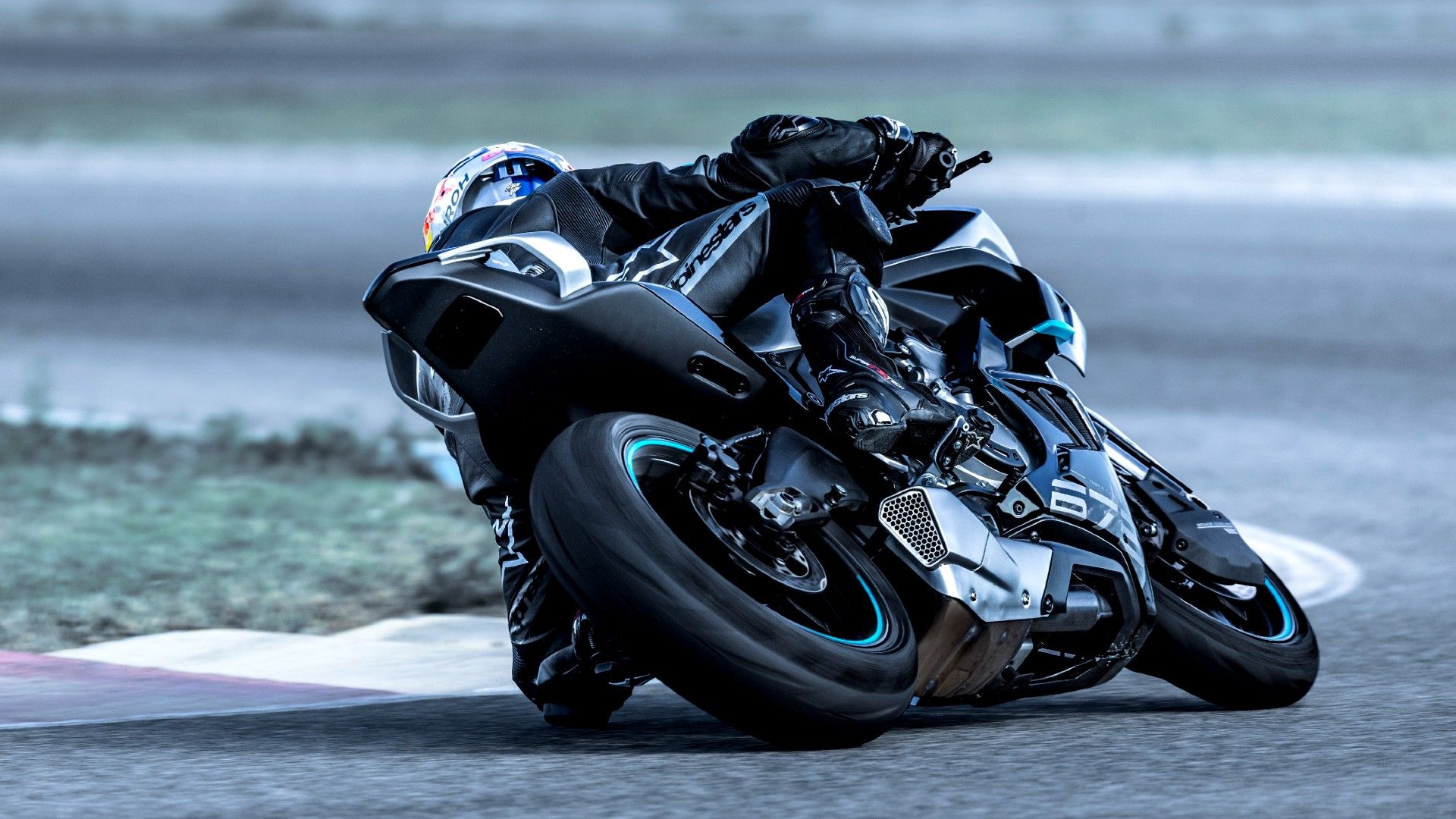 2026 CFMoto 675SR-R Tiro traseiro em curva