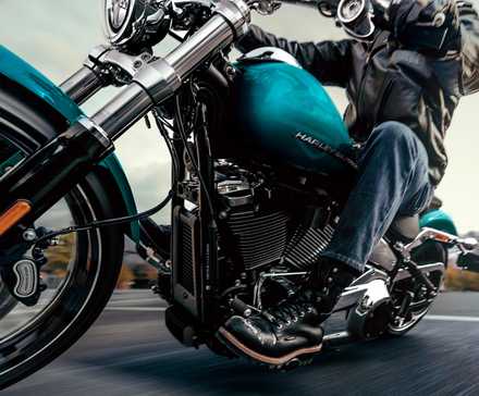 Close de ação frontal da Harley-Davidson 2026