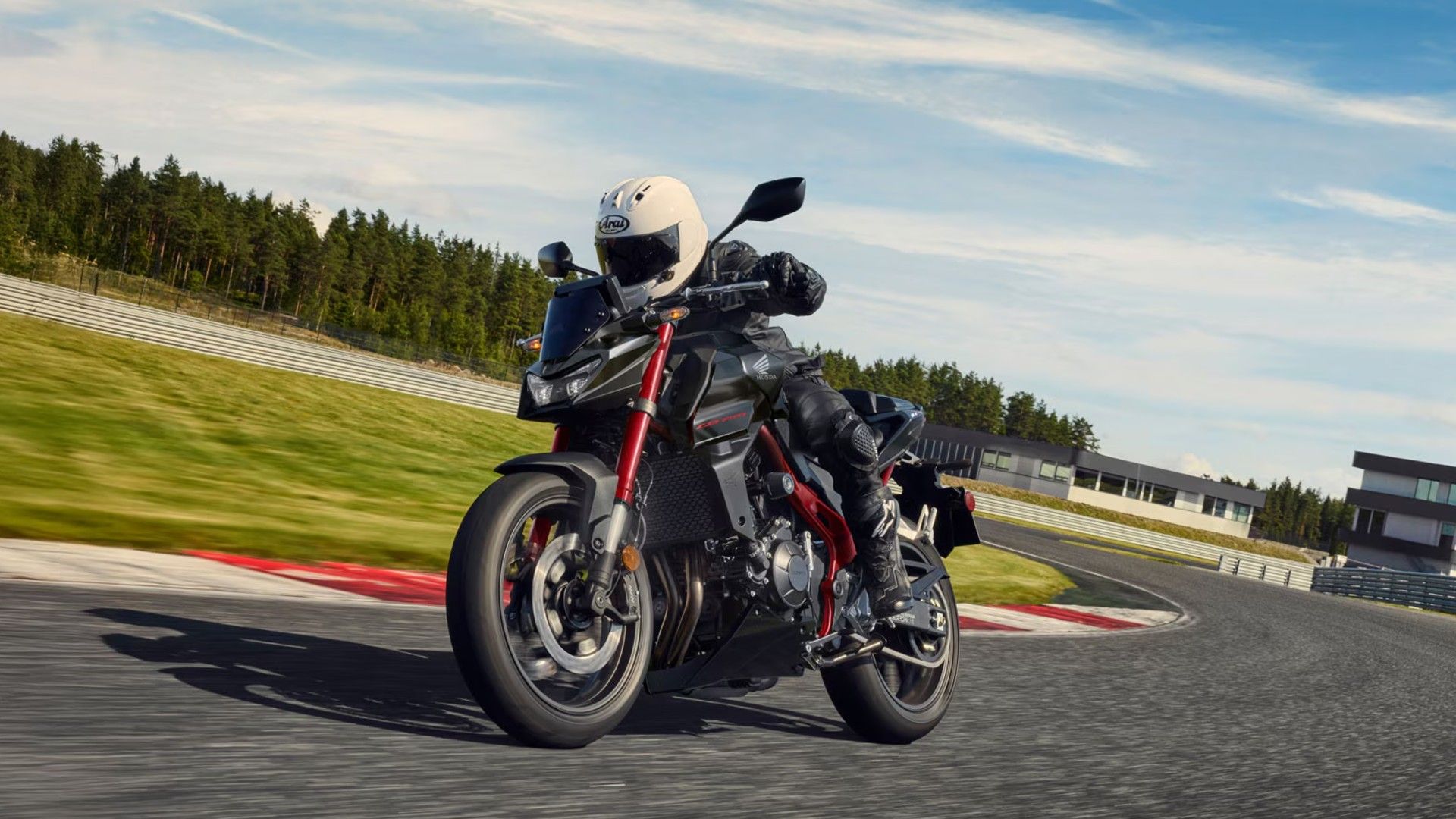 2026 Honda CB750 Hornet E-Clutch Ação