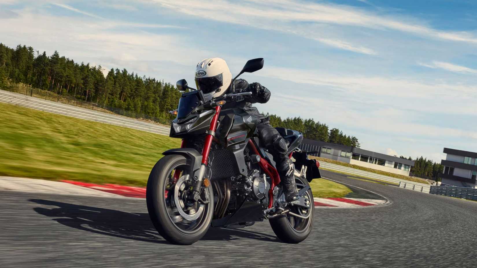 2026 Honda CB750 Hornet E-Clutch Ação