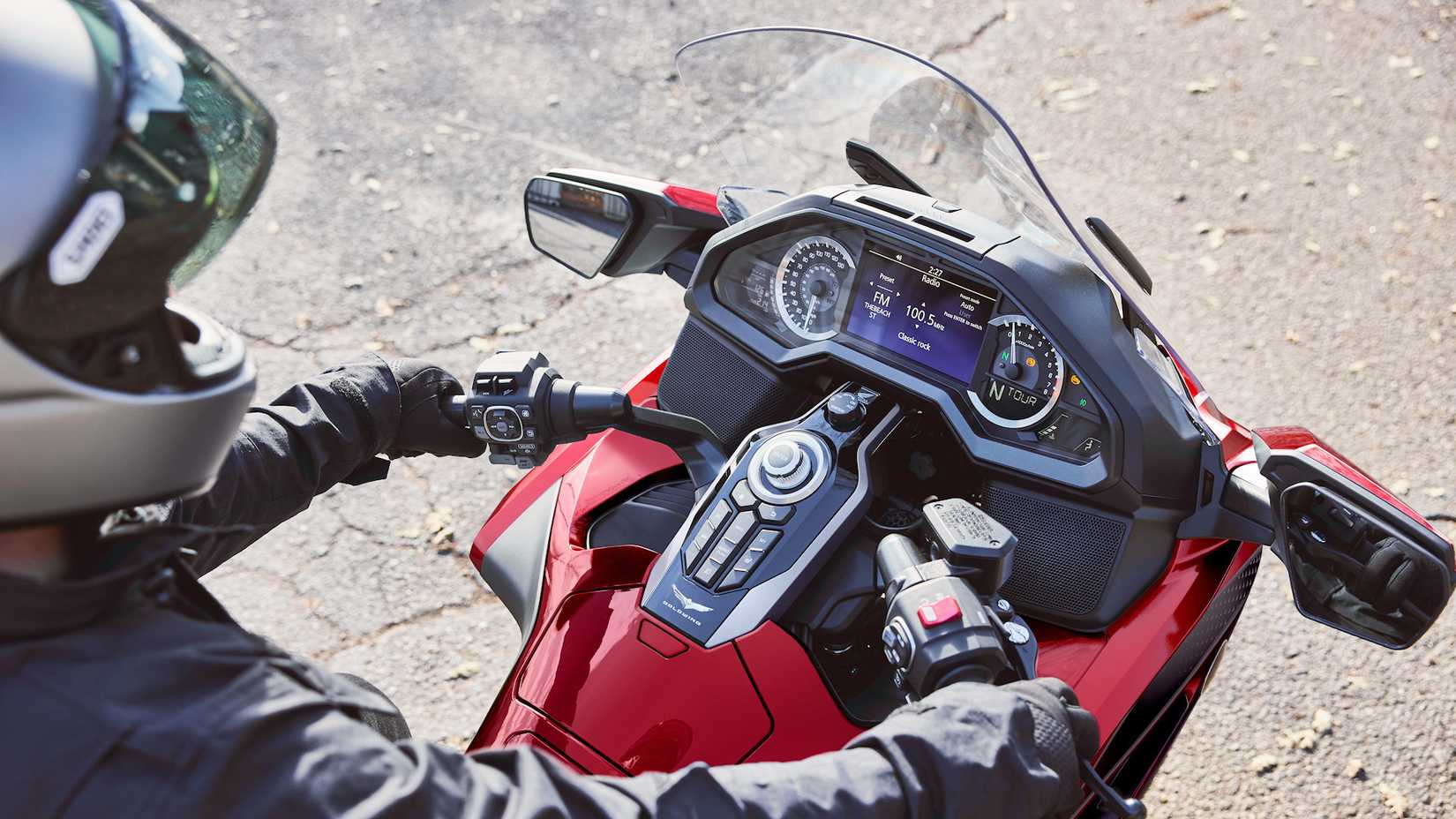 Detalhe do cockpit do Honda Gold Wing Tour 2026