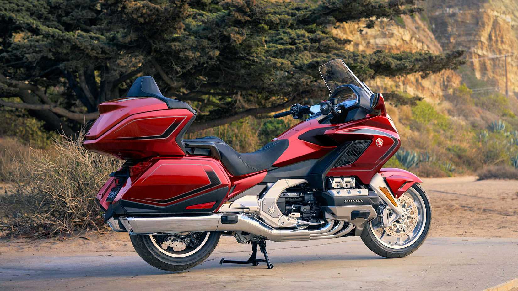 Foto estática do quarto traseiro traseiro do Honda Gold Wing Tour 2026