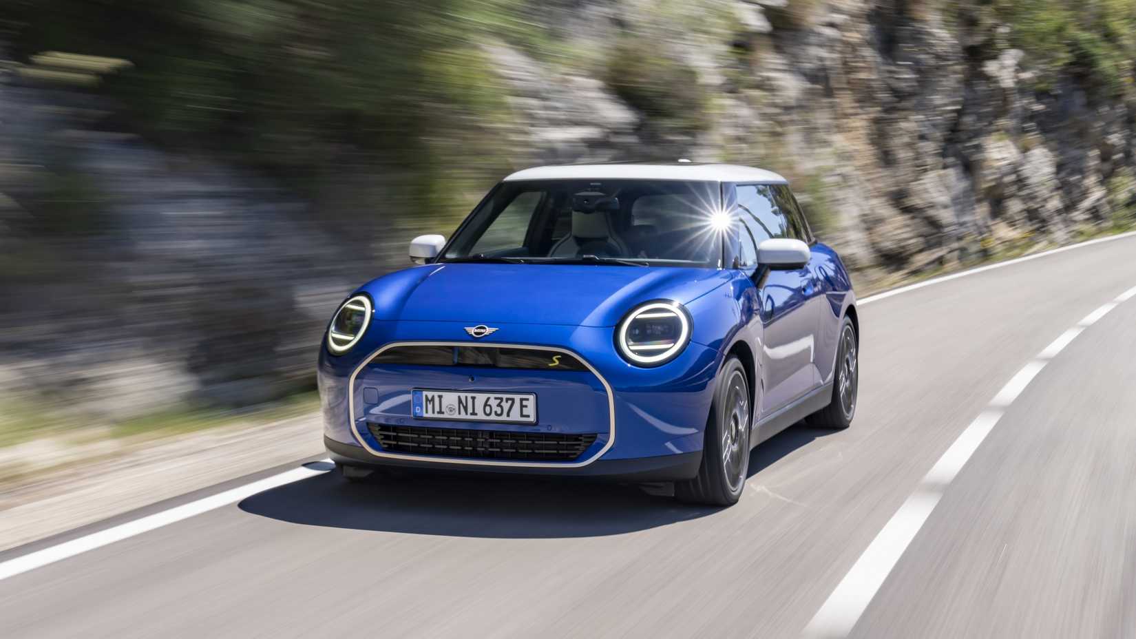 2026 Mini Cooper S Front-Quarter