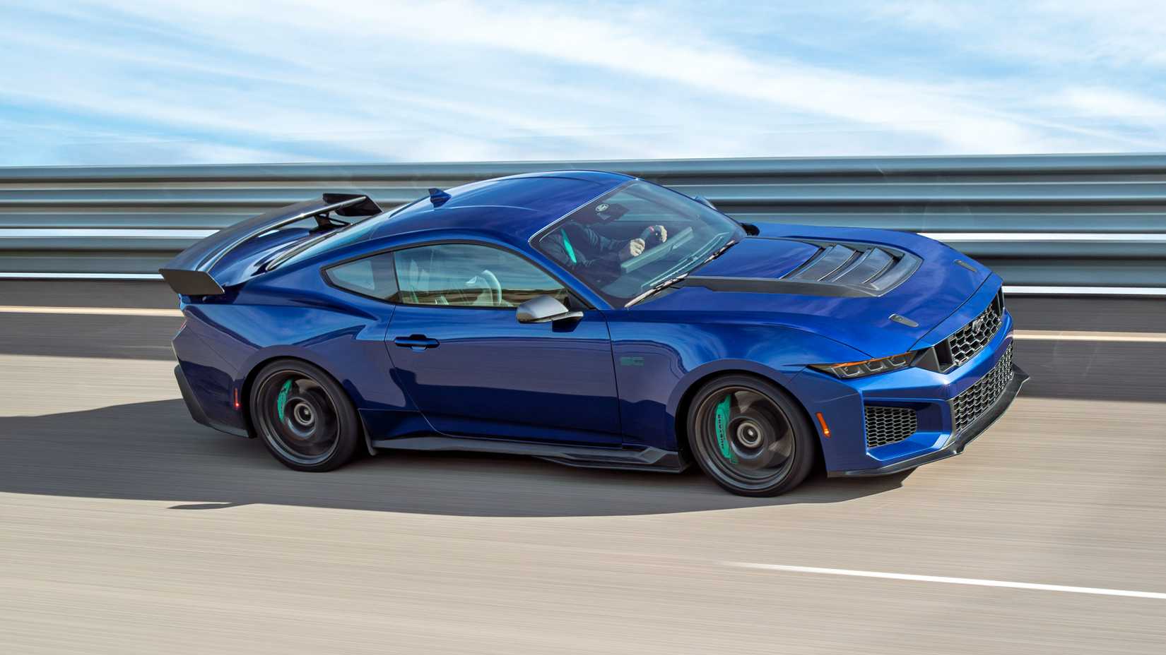 2026-mustang-dark-horse-sc-track-pack-02