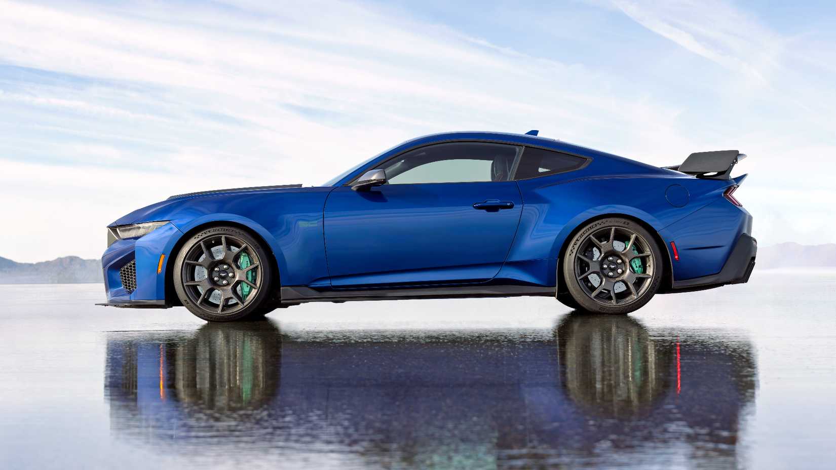 2026-mustang-dark-horse-sc-track-pack-09