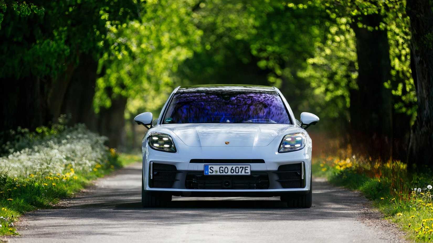 2026 Porsche Panamera 4 E-Hybrid Front View-1