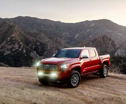 2026 Toyota Tacoma frontal 3/4 vista do pôr do sol