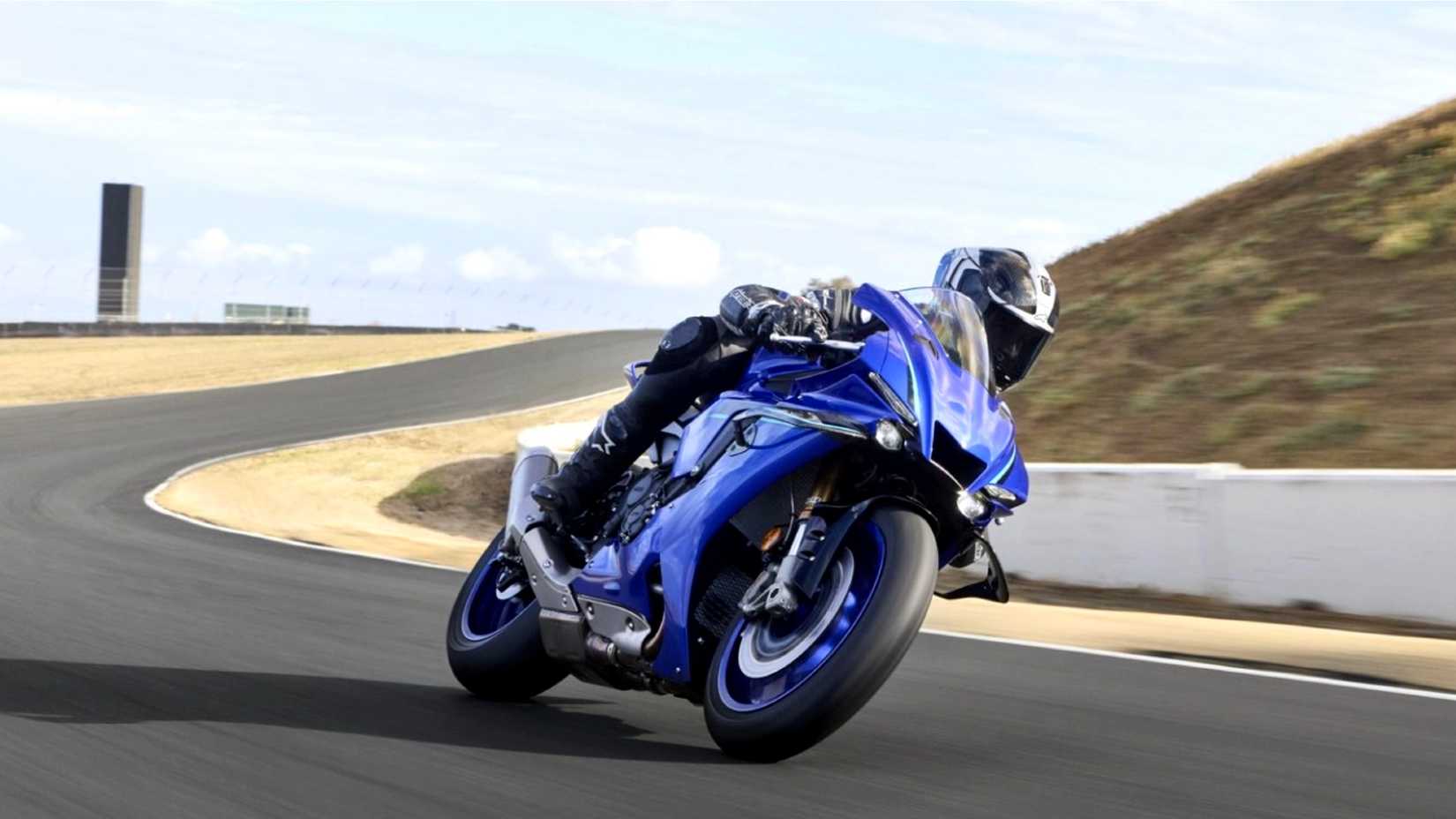 2026 Yamaha YZF-R1 curvas na pista