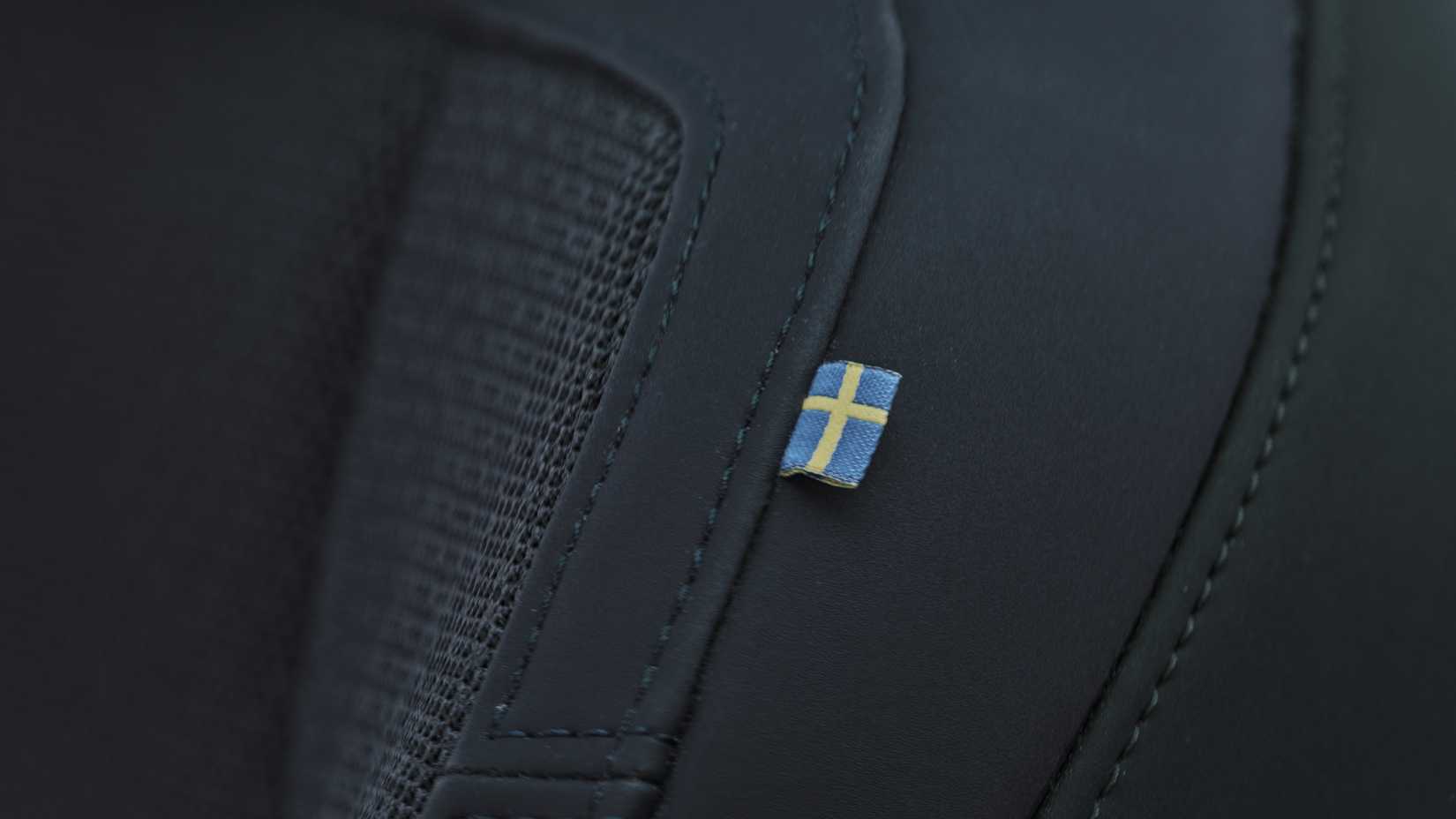 2028-volvo-ex60-cross-country-043