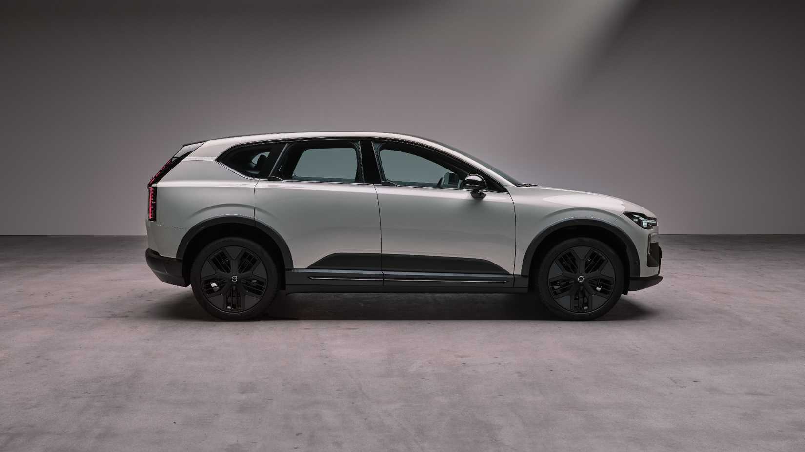 2028-volvo-ex60-cross-country-046