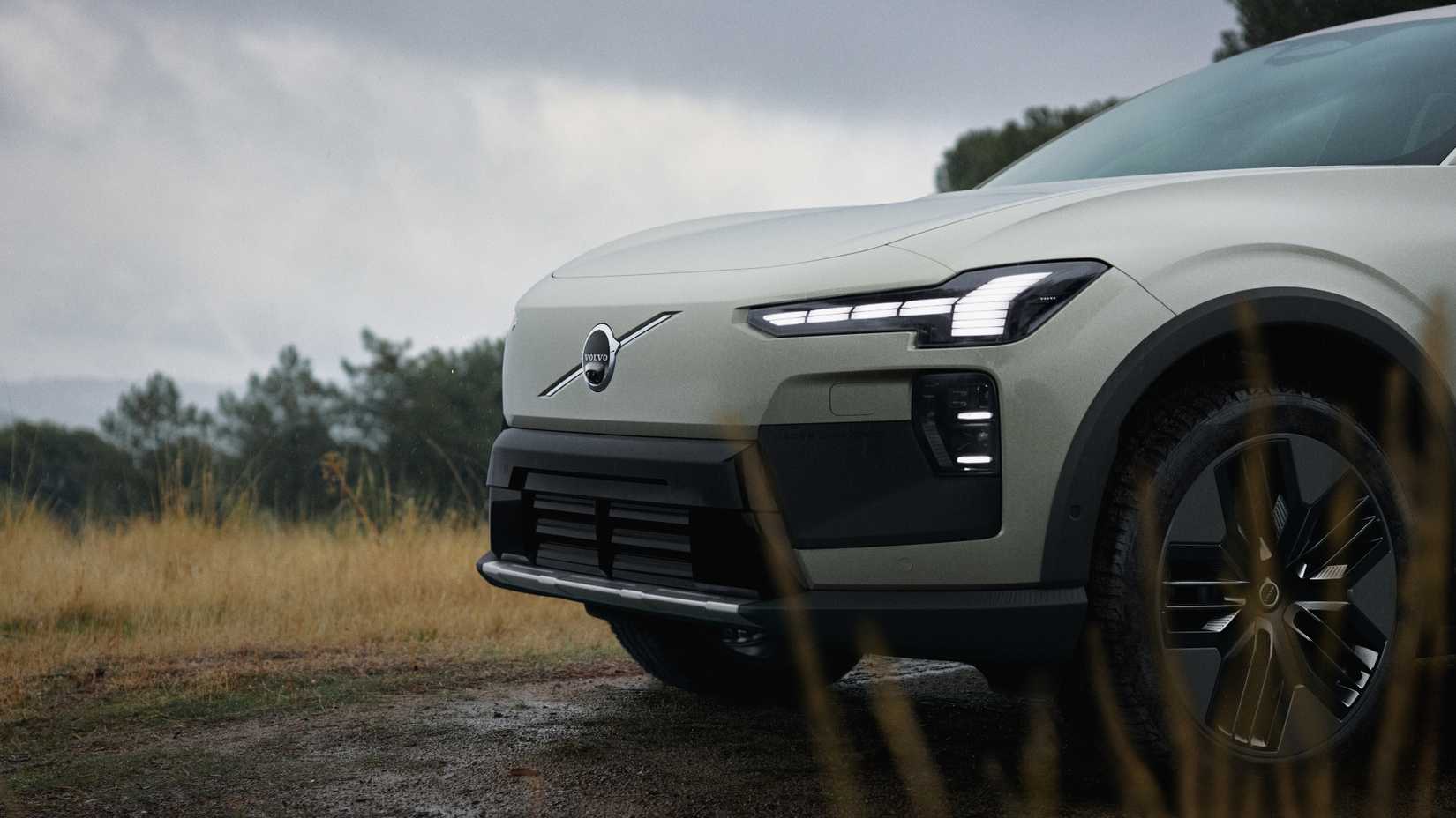 2028-volvo-ex60-cross-country-front