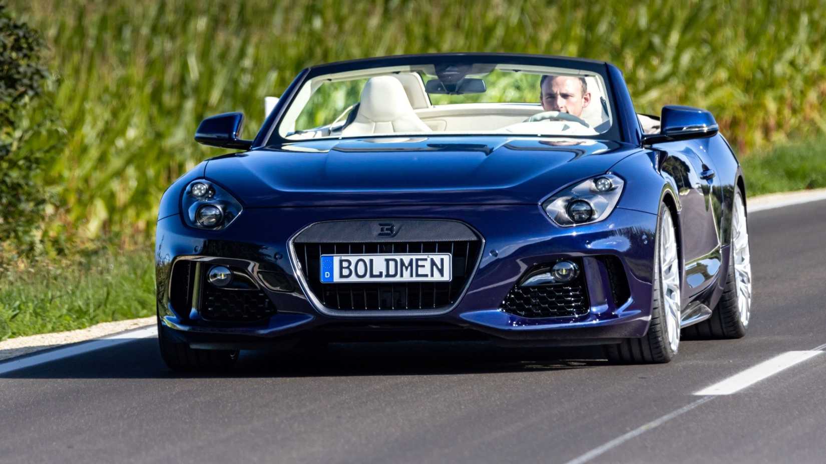 Vista frontal do terceiro quarto do Boldmen CR4