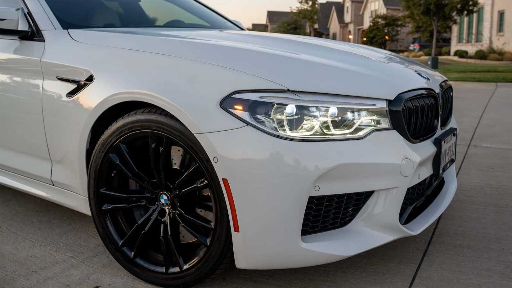 Detalhe frontal do BMW F90 M5