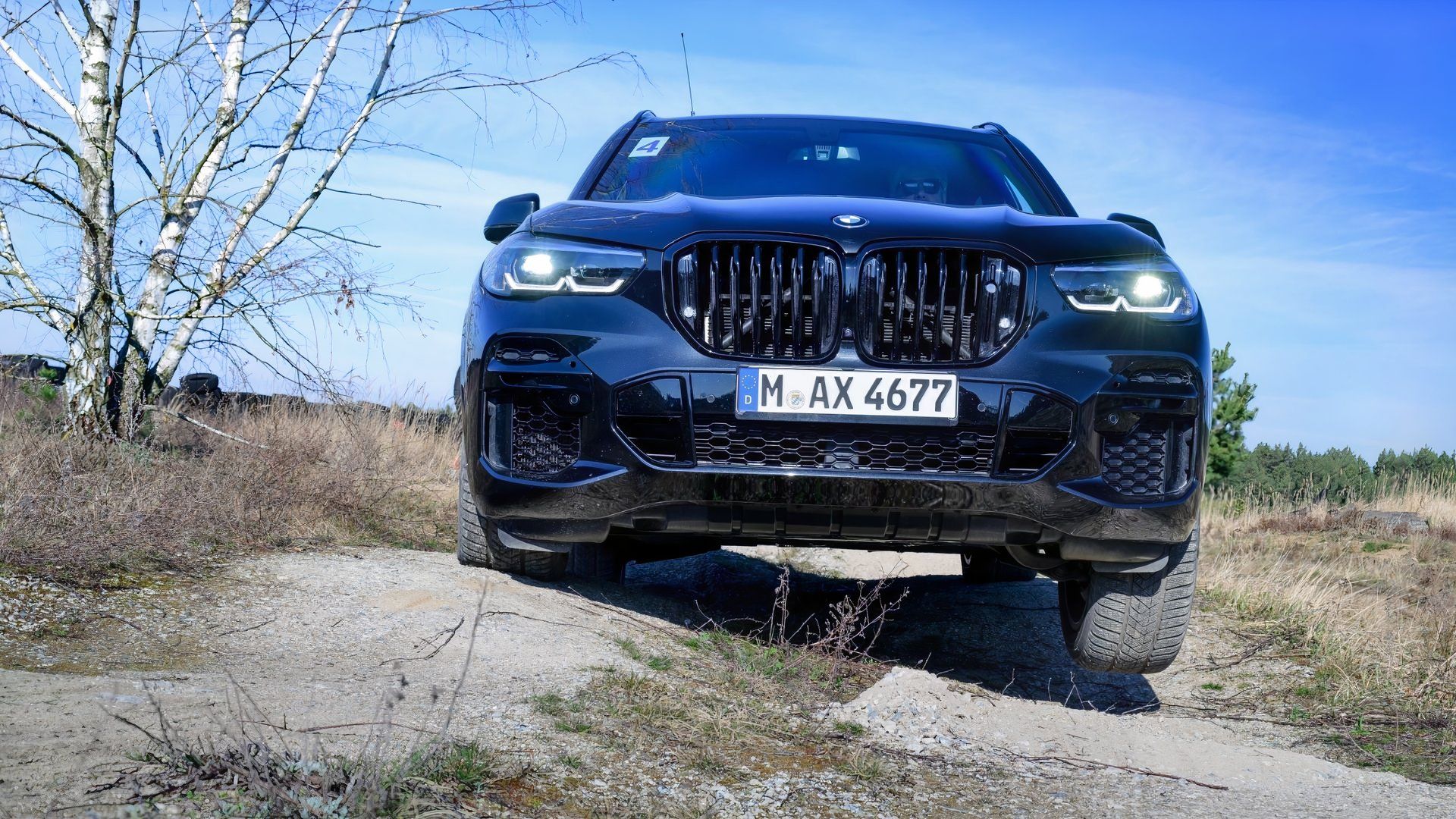 BMW X5 Protection VR6 off road shot