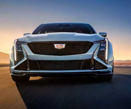 Vista frontal do Cadillac CT5-V Blackwing 2026