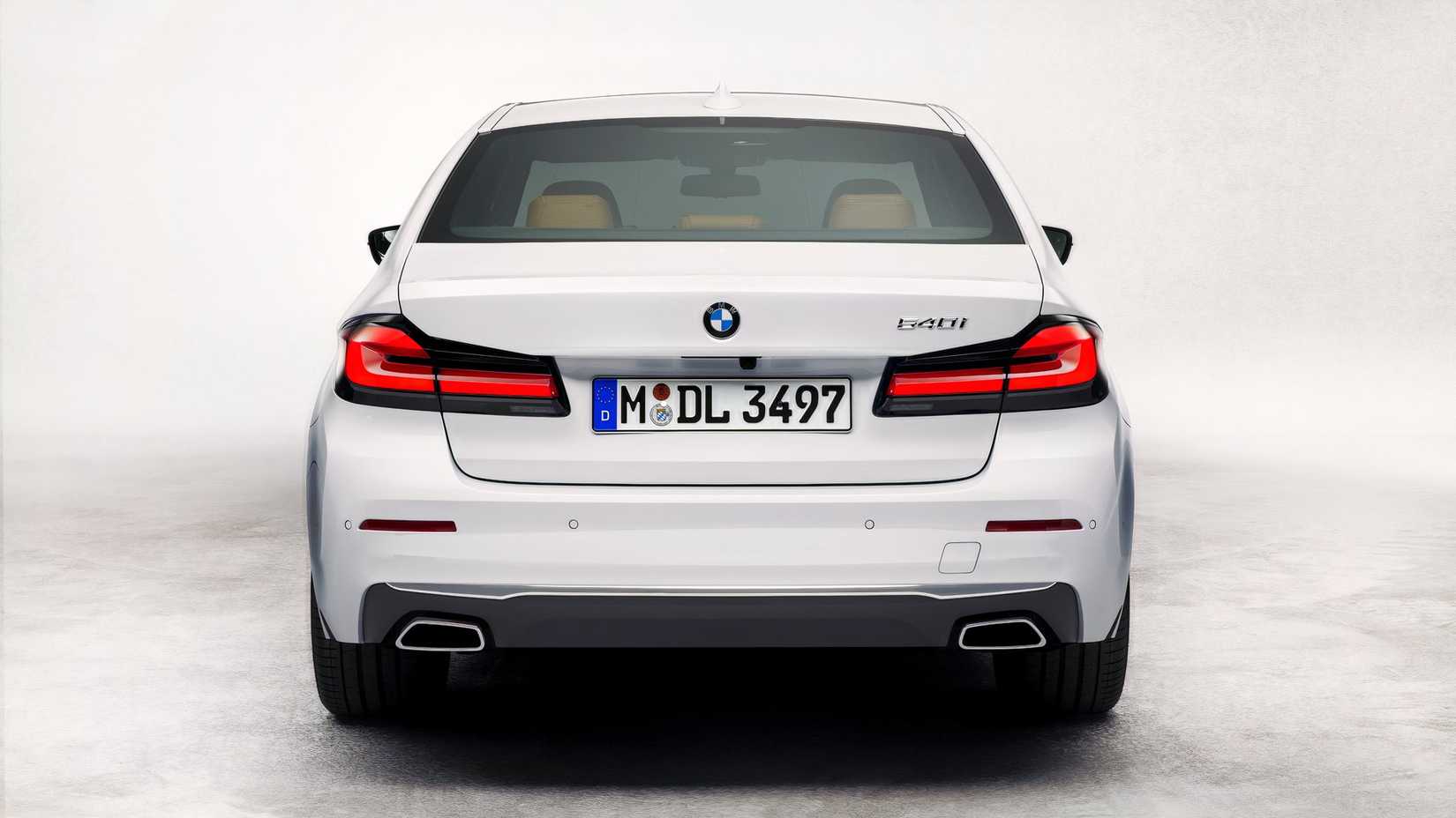 2021 5 series front-end in whiteB