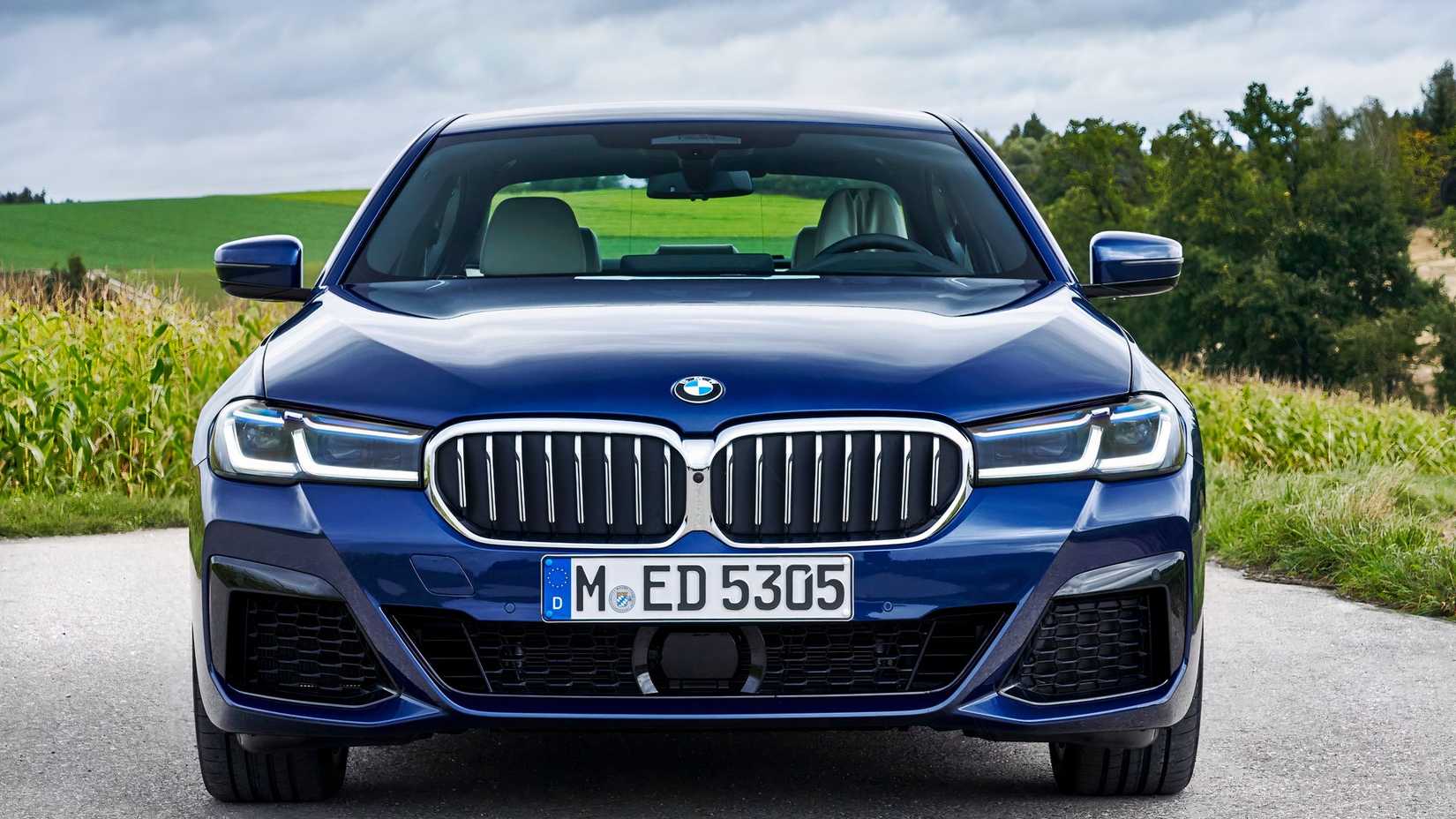 2021 bmw-540i- in blue
