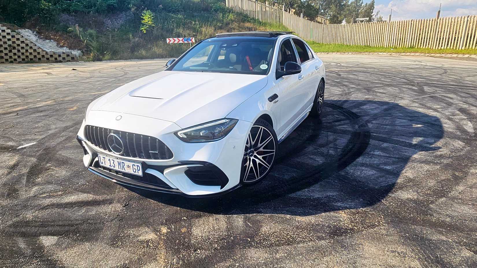 Mercedes-Benz C63 SE Performance - white 