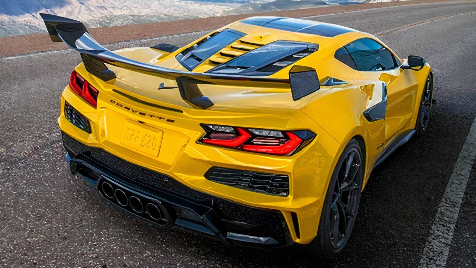 2026 Chevrolet-C8-Corvette-ZR1-Coupe-Competition-Amarelo-traseira