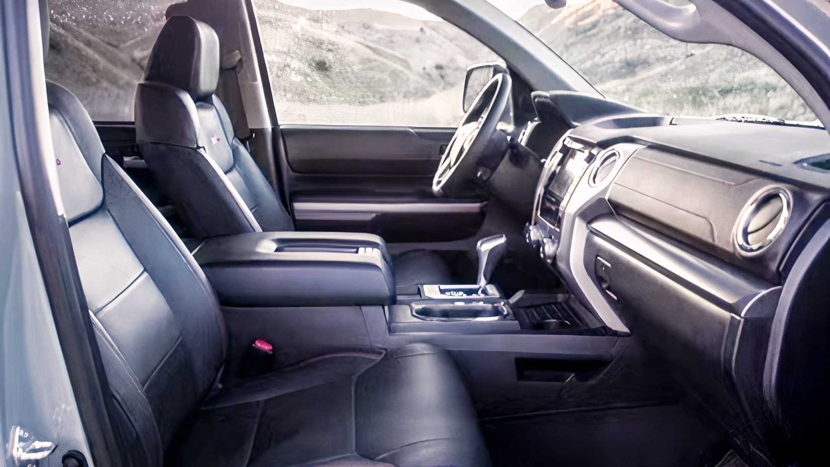 2021 Toyota Tundra front seats