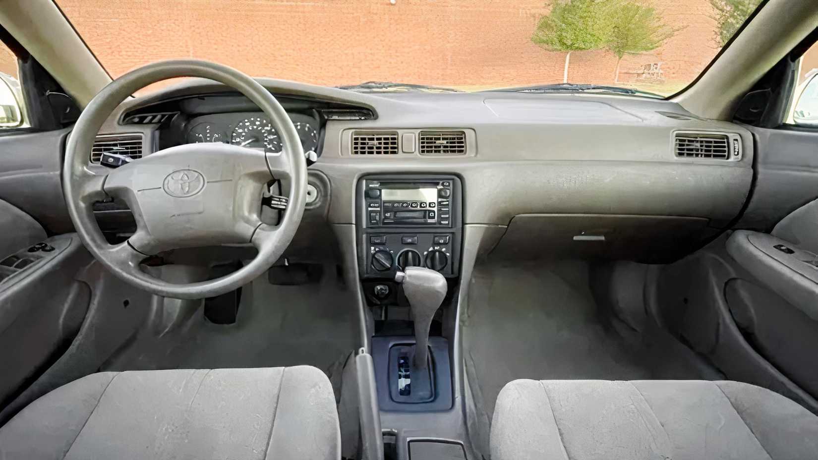 2001 Toyota Camry dashboard