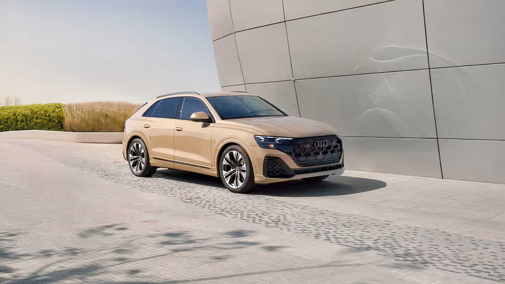 2026 Audi Q8 front 3/4