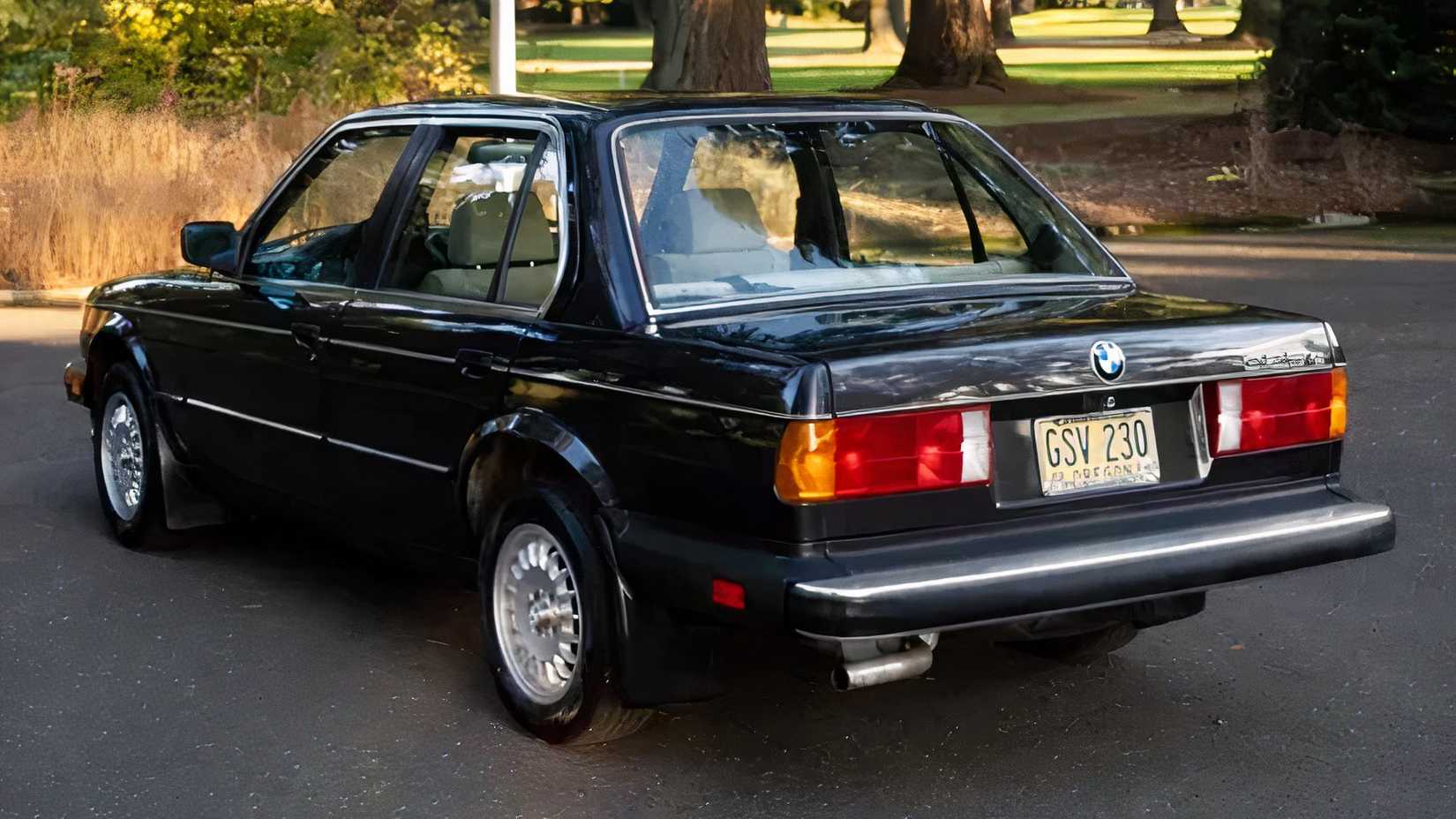 1985 BMW 325e rear 3/4 shot