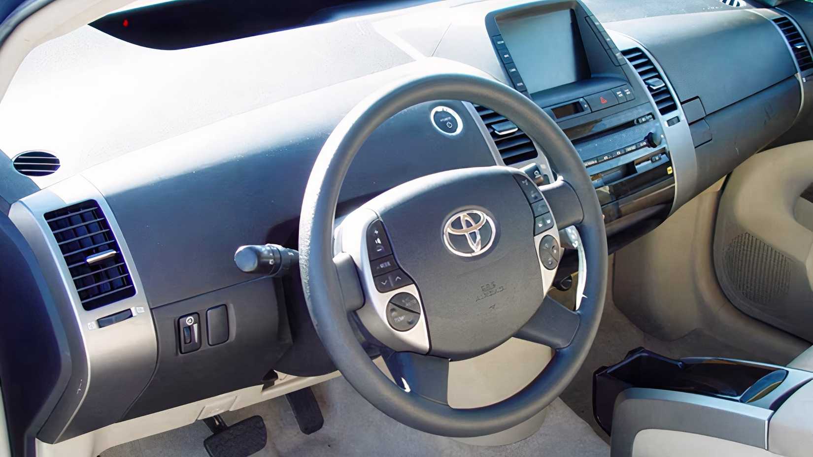2004 Toyota Prius interior showing dashboard