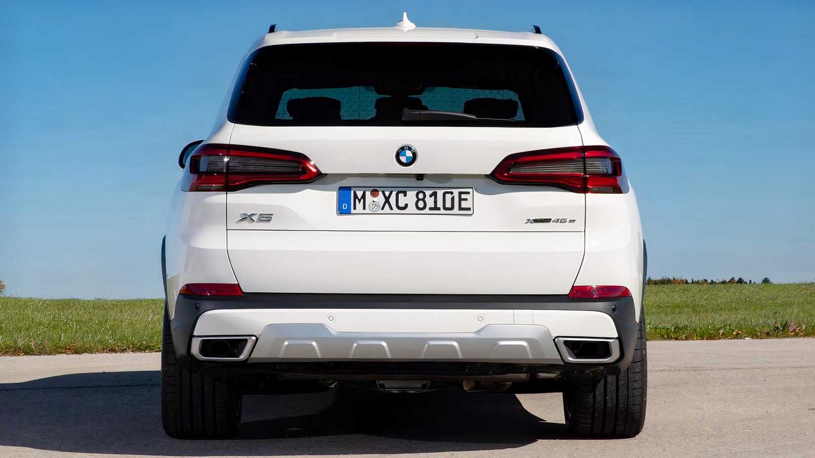 2022 BMW X5 xDrive45e rear