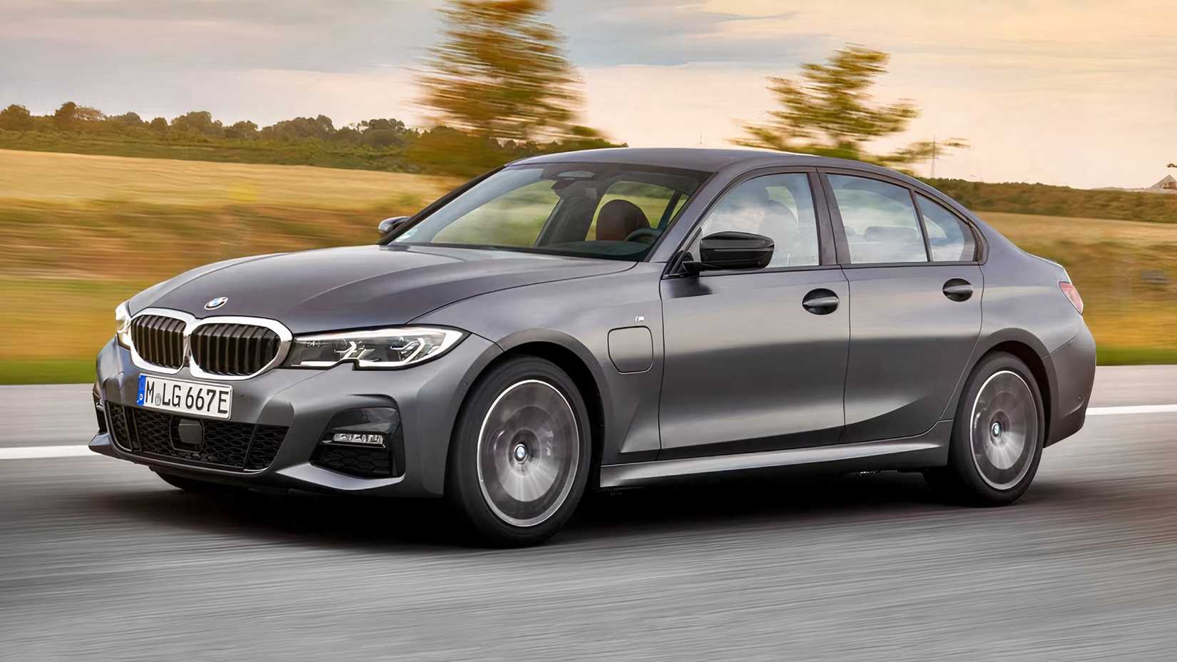 2022 BMW 330e front 3/4