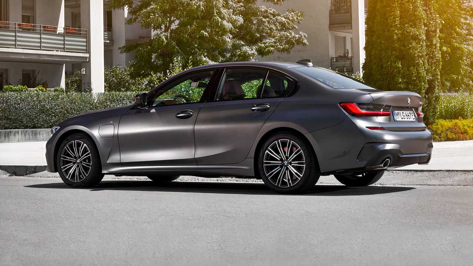 2022 BMW 330 rear 3/4