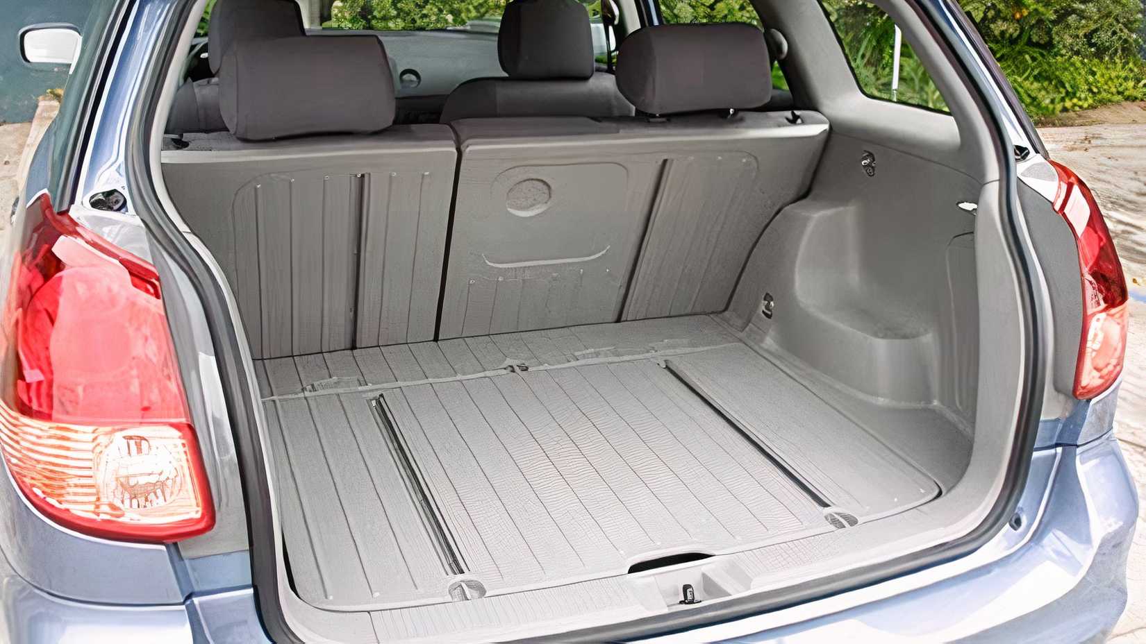 2005 Toyota Matrix trunk