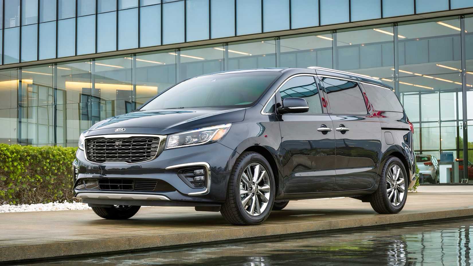 2020 Kia Sedona front 3/4