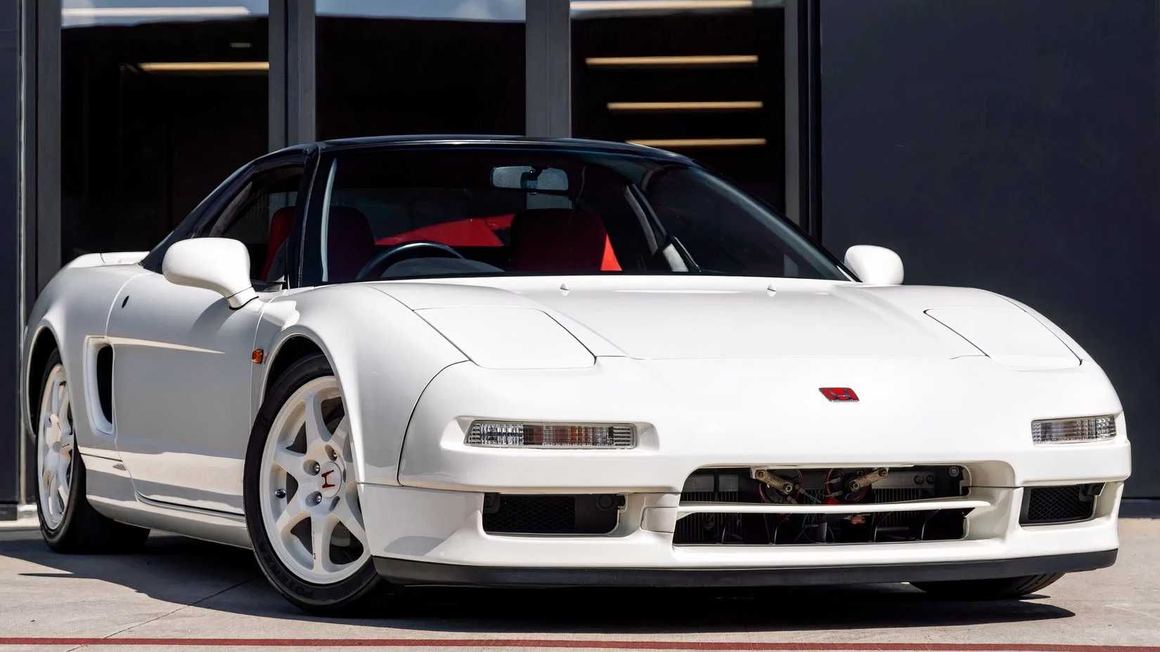 Foto frontal do Honda NSX-R 1995