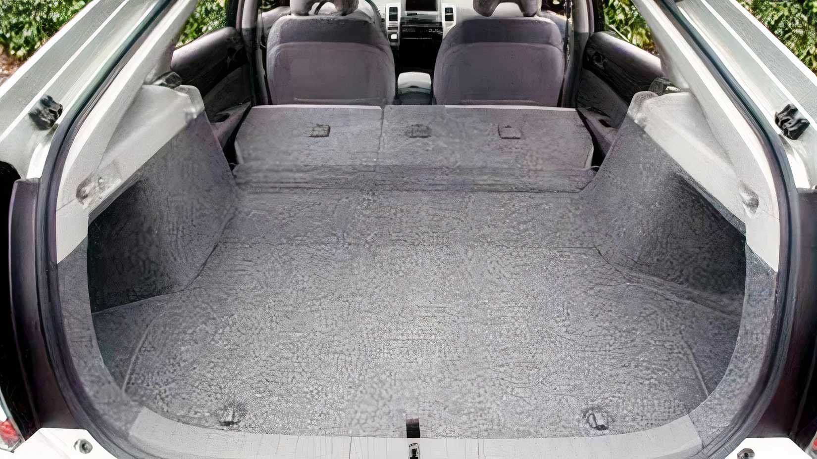 2004 Toyota Prius trunk