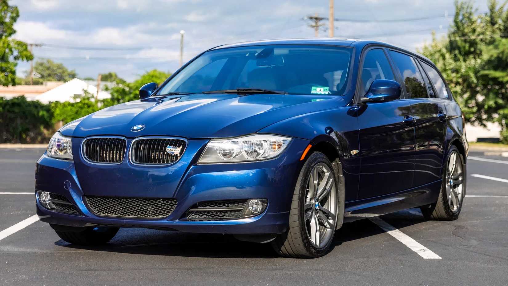 2012 BMW 328i Sports Wagon front 3/4