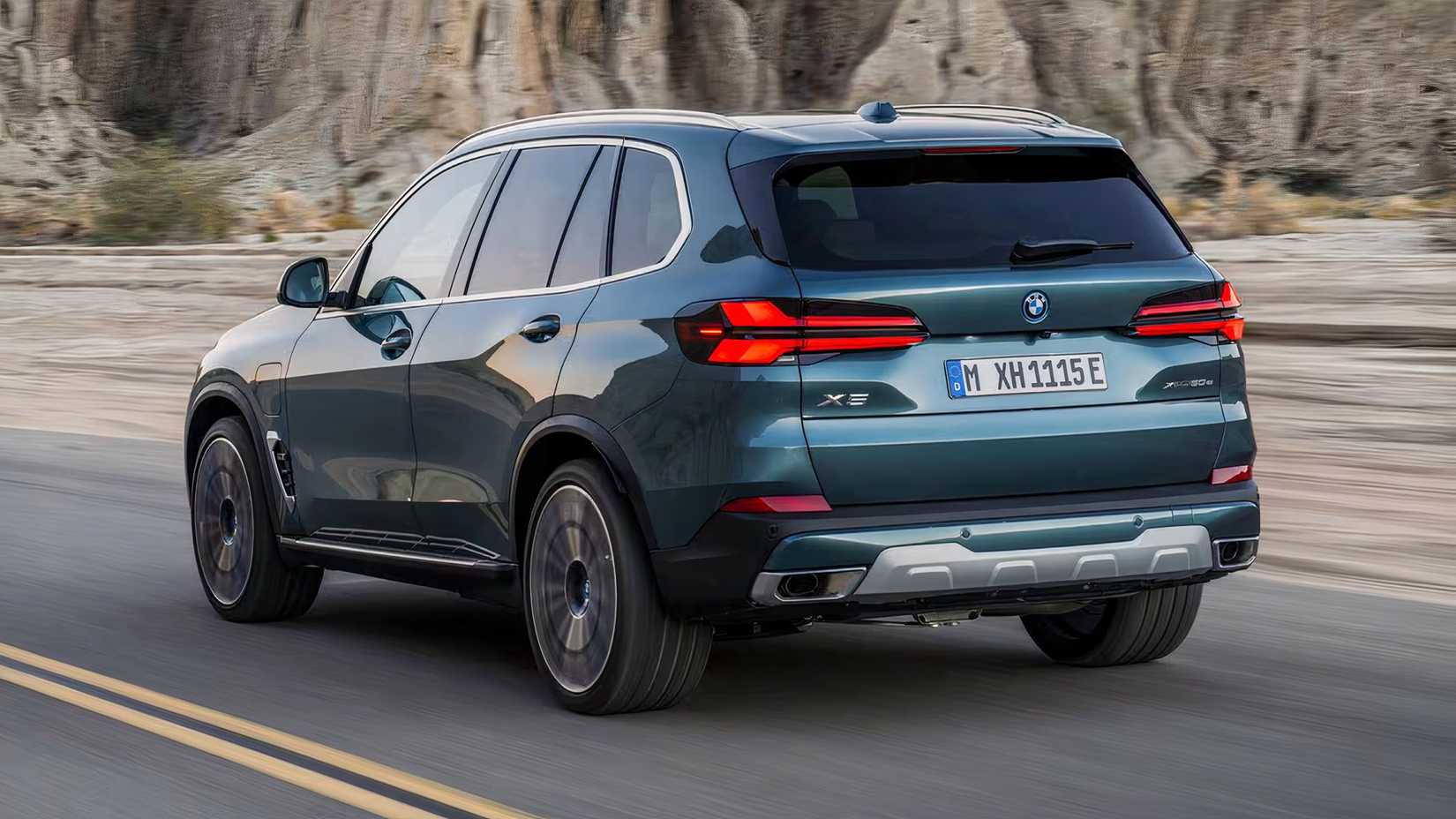 2025 BMW X5 xDrive50e rear 3/4
