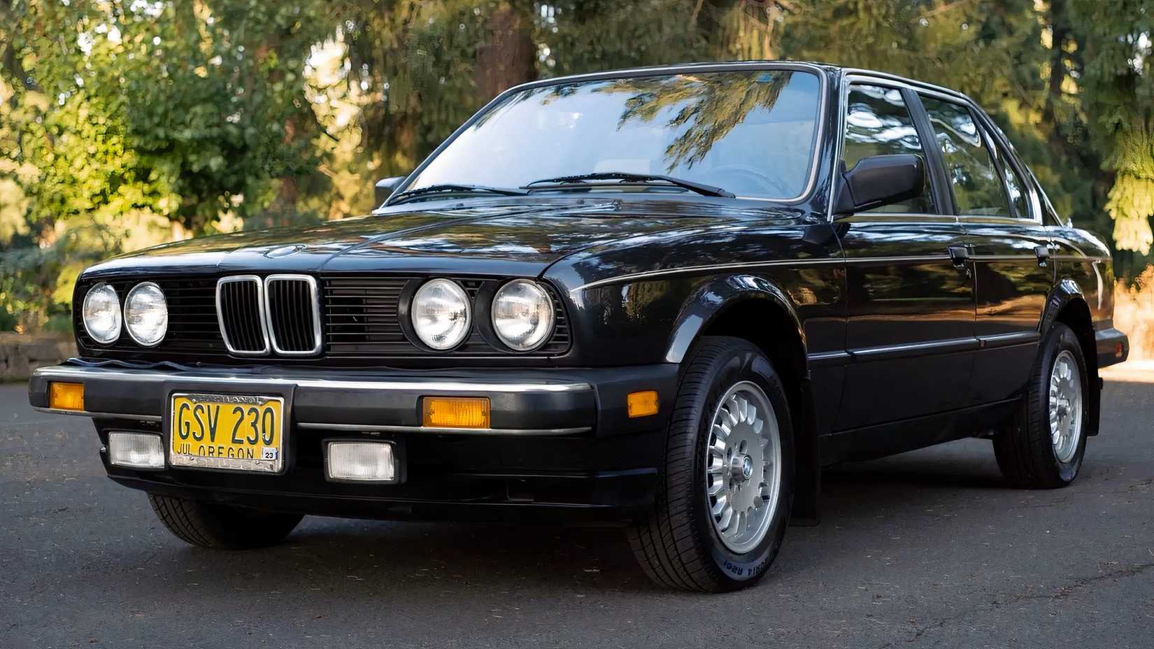 1985 BMW 325e front 3/4 shot