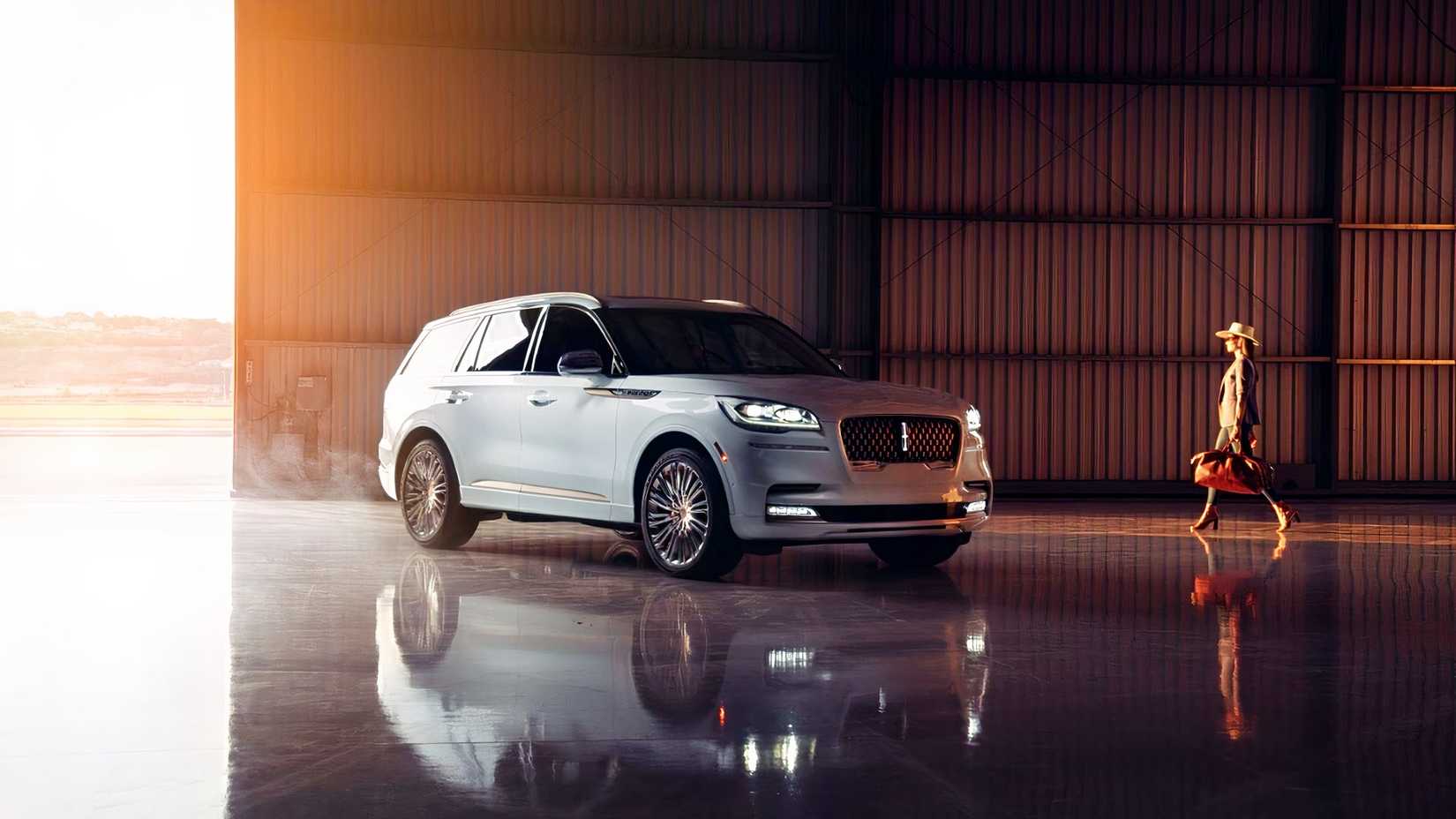 Lincoln Aviator Shinola Concept front 3/4 view